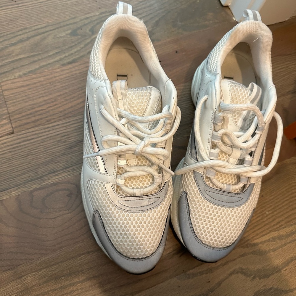 Dior b22 lightly used easy to clean 100% authentic